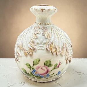 Charleton Roses Gilded Fleur De Lis Vanity Perfume Cologne Bottle No Stopper